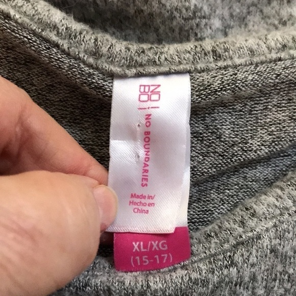 No Boundaries Women’s Pullover Sweater XL Light Gray Long Sleeves Soft - Picture 8 of 9